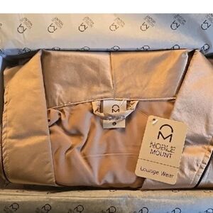 Noble Mount Satin XL Robe